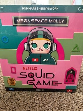 NWT Sealed Mega Space Molly Squid Game 400% w/ Action Figure